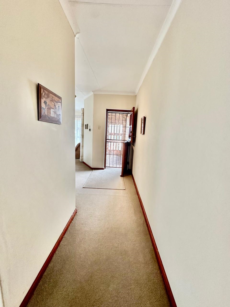 4 Bedroom Property for Sale in Bayview Western Cape